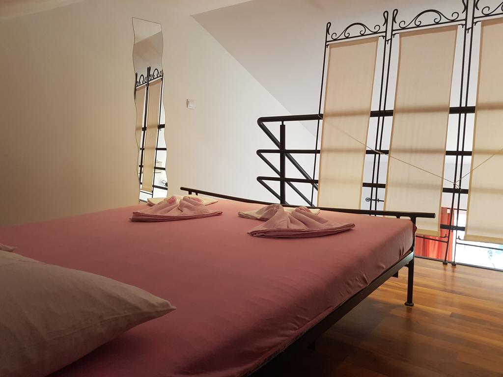 Mirela * Gradac (Split-Dalmatia)