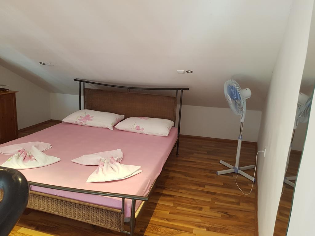 Apartment Mirela *